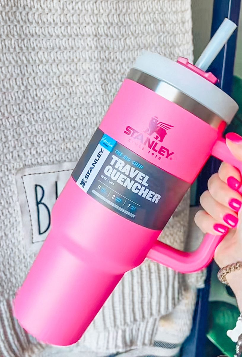 Stanley quencher 40 oz in camellia (hot pink/ Barbie pink) new release!