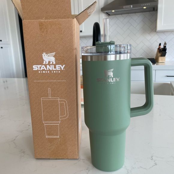 Brand New in box Stanley Adventure Quencher 40 oz. Tumbler cup Spirinula  green
